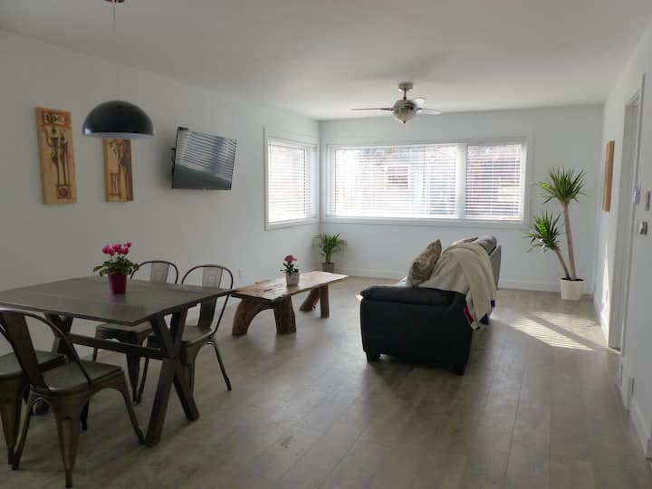 2 Bdrm Private Apartment- 10min Walk To Stampede