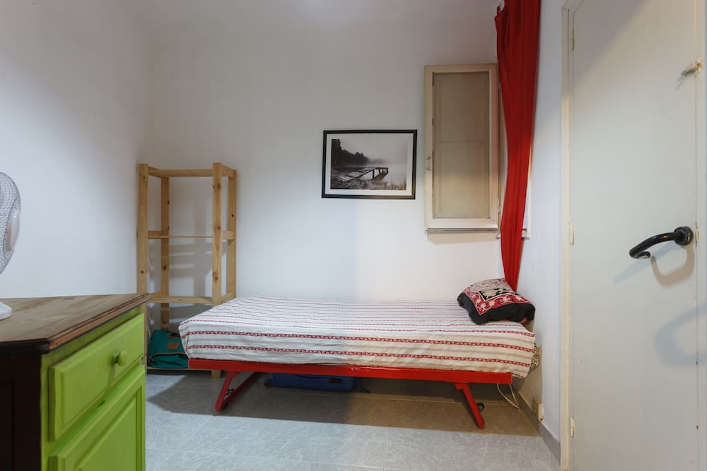 Some times we will need to access with your agreement to
the left door to do the laundry
Furniture has changed a little bit