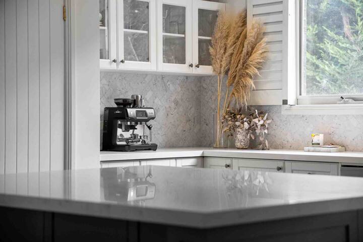 Kotor House. Walk to shops and beach! gallery image 5