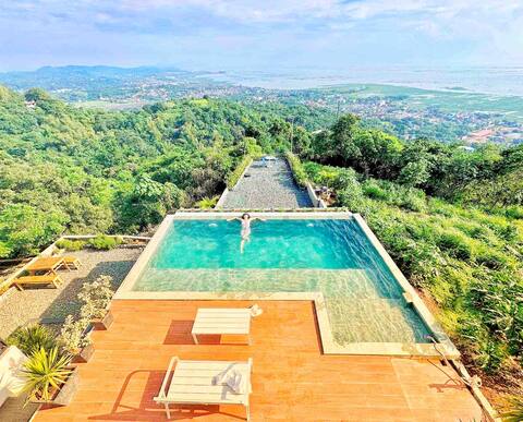Cabin with stunning view of Laguna Lake Metro Sky