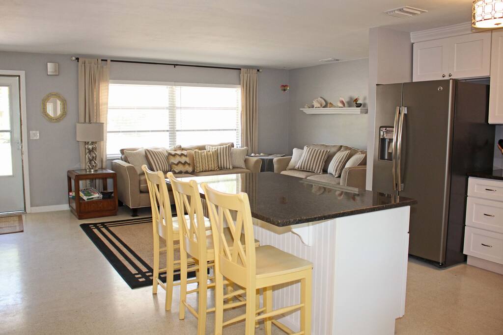 Open floor plan great for gatherings