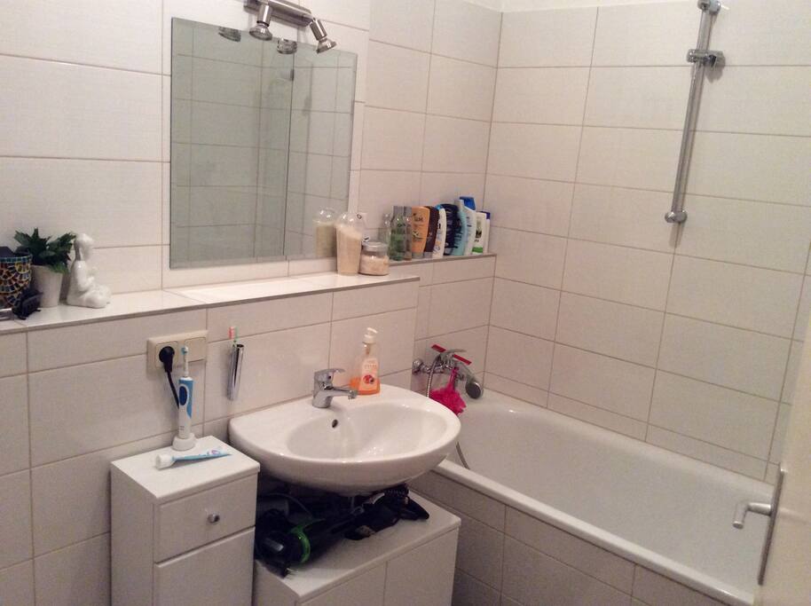 Badezimmer mit Badewanne