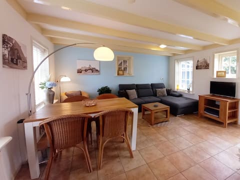 Popular Airbnb listing: Woonstede Baanwerf peace in historic Warmenhuizen in Noord Holland