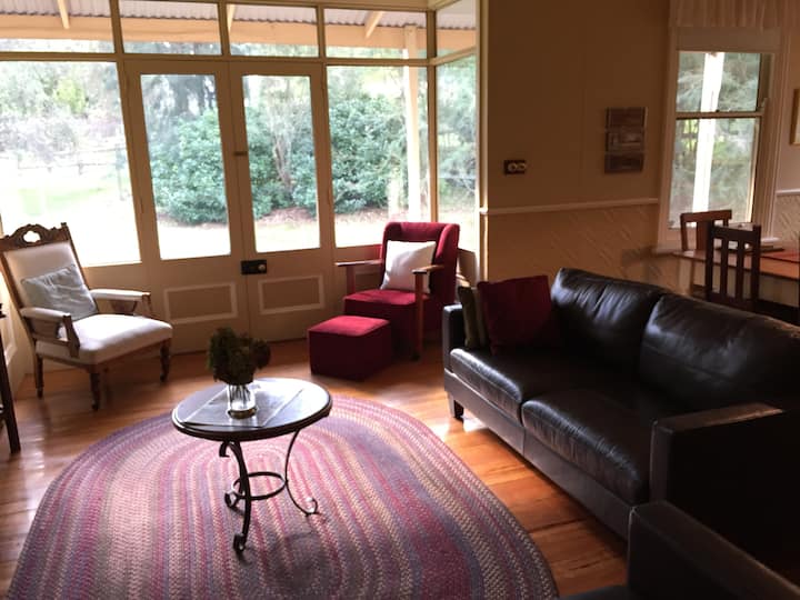 Lottie 's Cottageのラウンジルーム