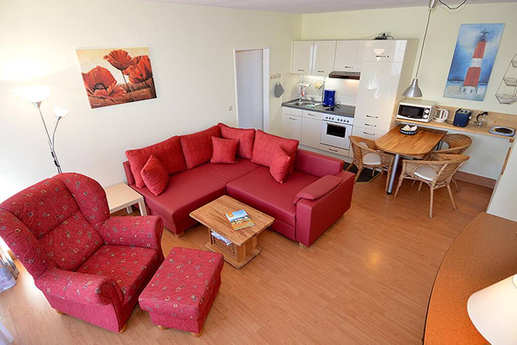 Das Wohnzimmer der Wohnung 5 im Strandhaus Lobbe.