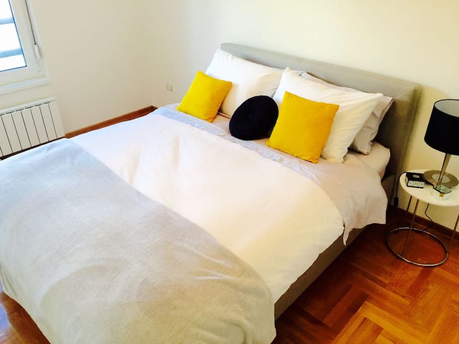 Master bedroom with queen size bed