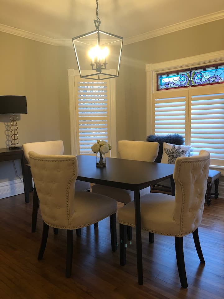 Charming 1 Bedroom Upper Apartment Apartments for Rent in Chatham