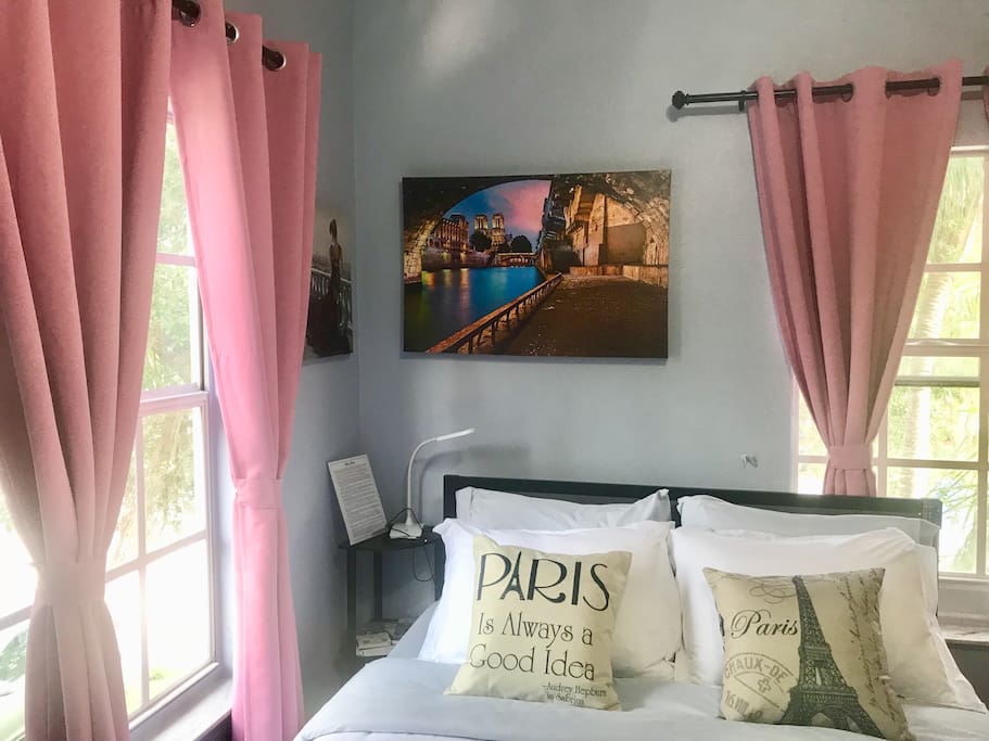 Parisian Themed Room