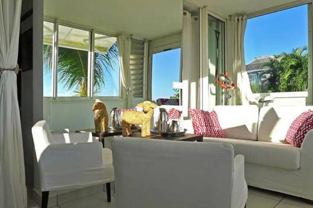 Living room to relax after a long day at the beach or swimming pool.