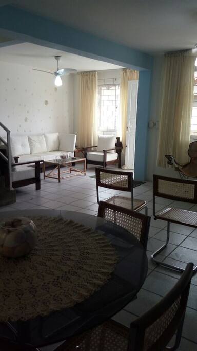 Sala 3 ambientes: estar, jantar e TV