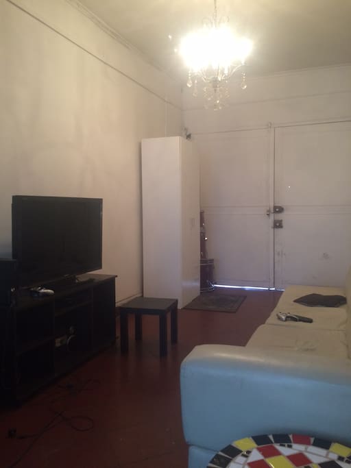 Living Room with Flat screen Tv & Netflix