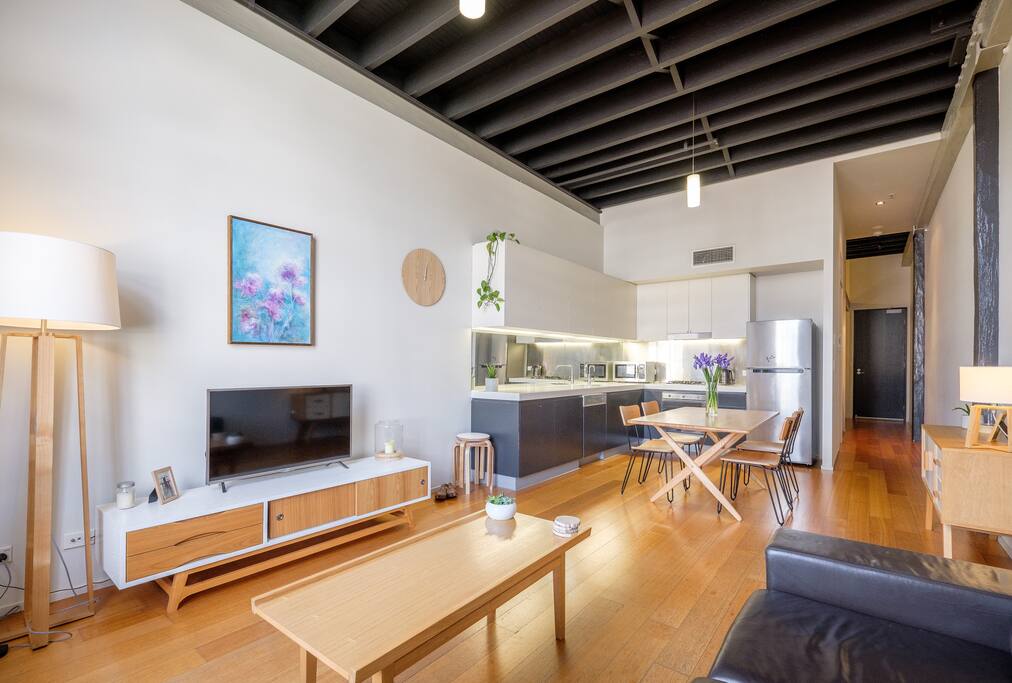 Comfortable and seamless living, dining and kitchen space.