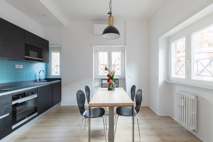 Roman Residenza: Central, Quiet, Bright, Modern.