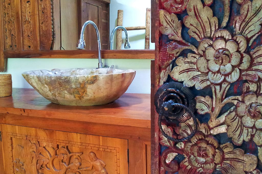 Bathroom sink
