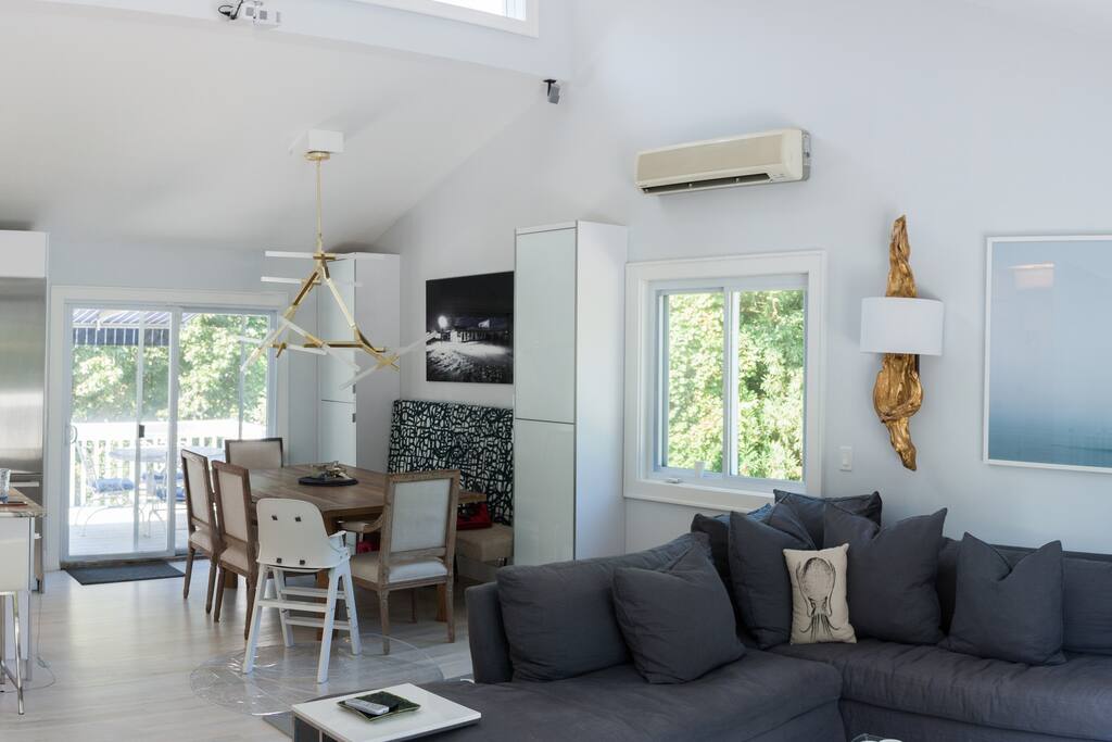 Open floor plan living room, dining room, and kitchen