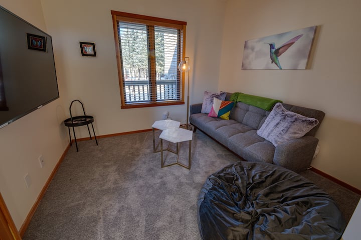5th bedroom with full size futon and queen size air mattress.