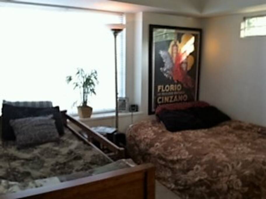 Private Master Suite 2 beds