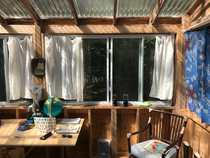 Sun porch mula sa pinto ng kusina