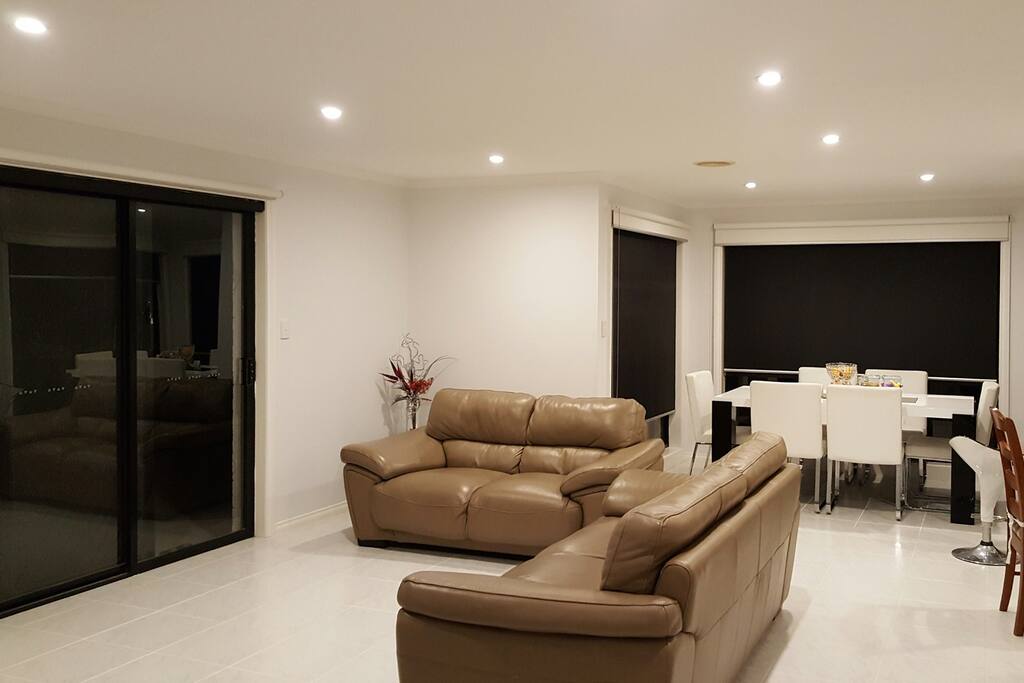 family room and dinng room