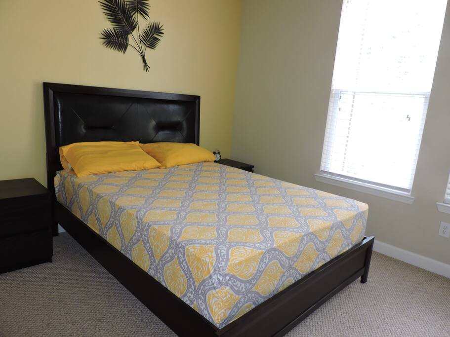 Queen bed with fresh lanes
