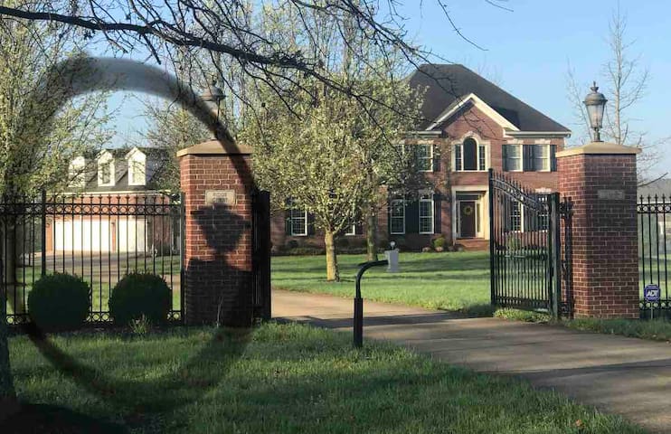 Ridgecrest Estate.  Comfort and convenience.
