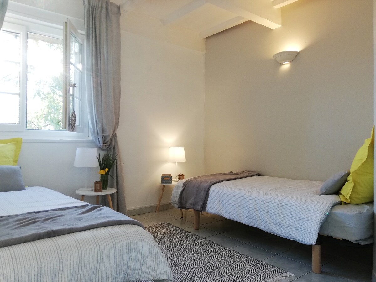 Спалня 1 - 2 единични легла