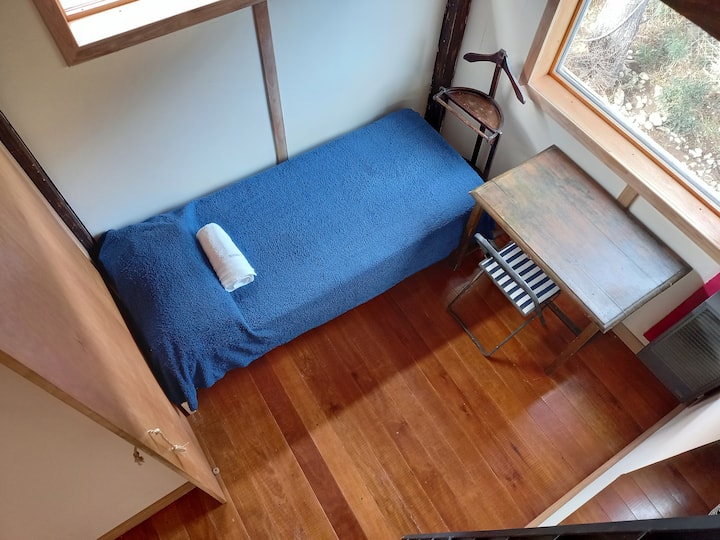 The smallest room, equipped for two people.