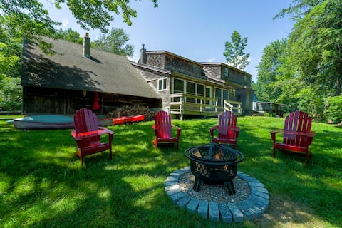 Berkshires Lake: Beautiful Hygge House - New Deck!