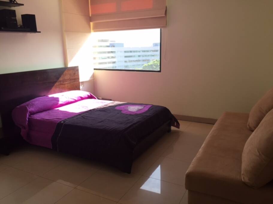 Master Bedroom/Habitación Principal
