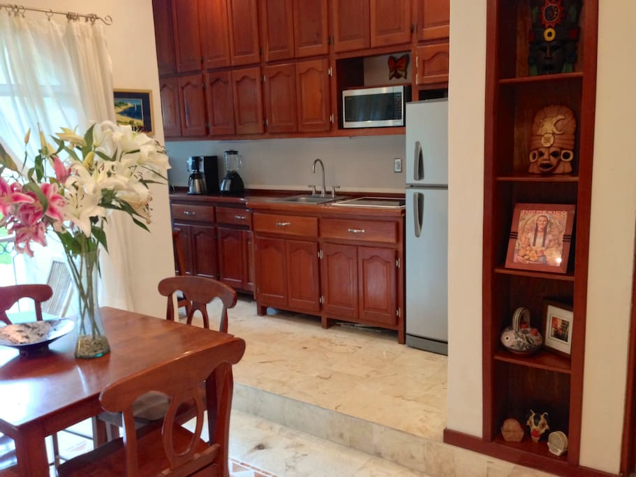 Full Kitchen
Open Dinning Area