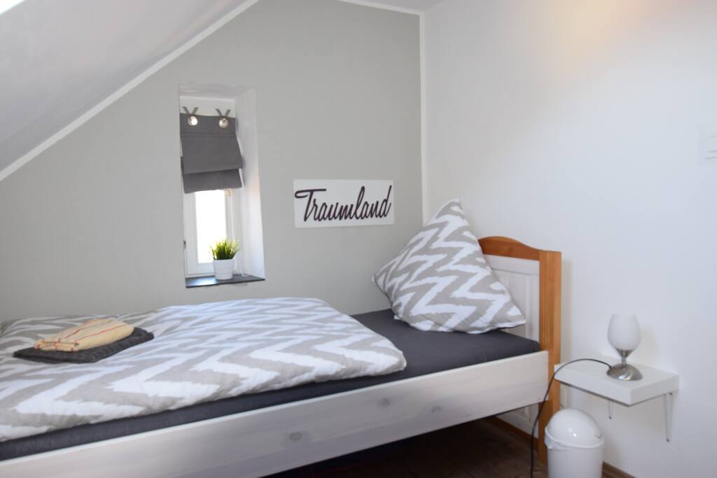 Schlafzimmer 2