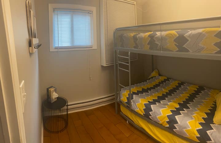 Chumba cha kulala #3
Chumba kidogo, kitanda cha ghorofa na trundle. Bora kwa watoto.