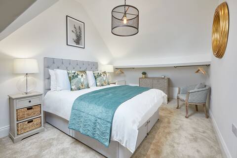 Host & Stay | Dunsley Chapel