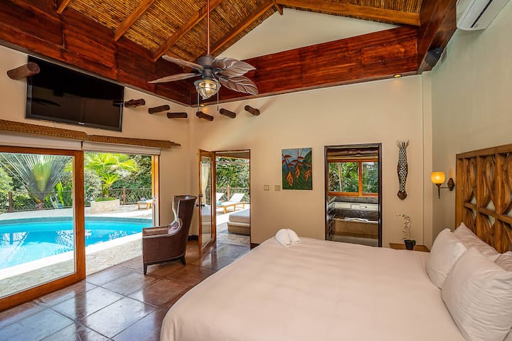 带卫生间的泳池小屋