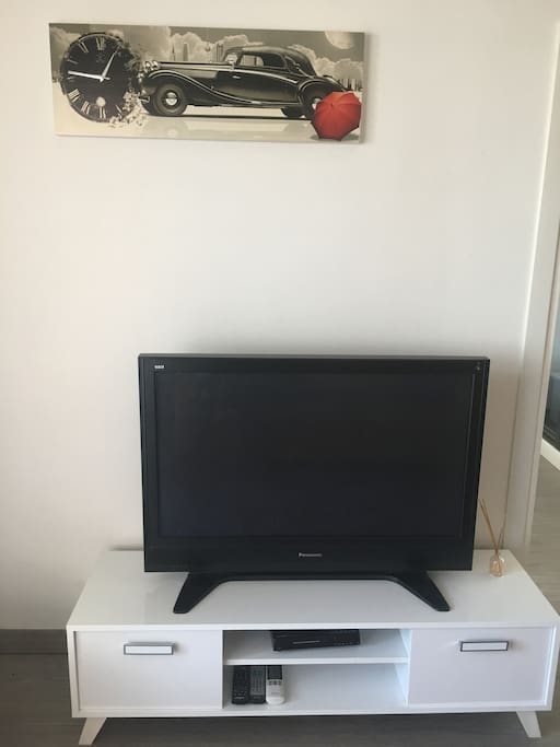 106 screen plasma tv