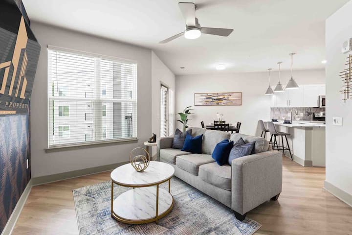 Upscale Living 5 Min From Downtown