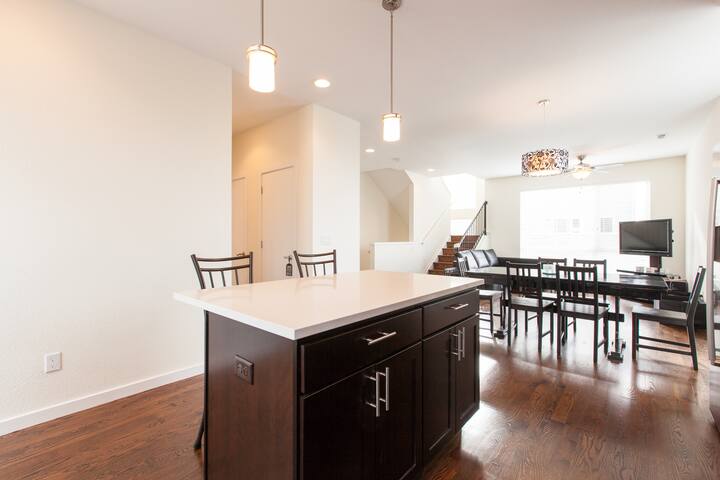 Modern Rowhome in Trendy RiNo! gallery image 4