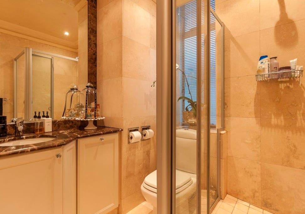 Main bedroom's bathroom fitted with a shower