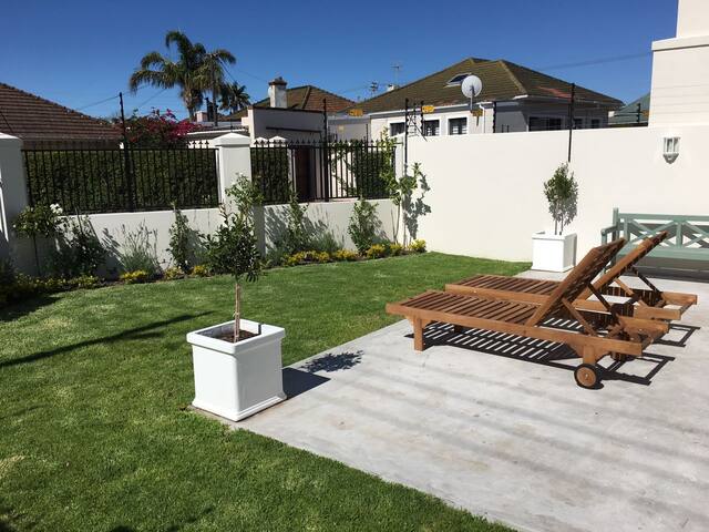 Lovely home in Claremont with a Mountain View gallery image 4