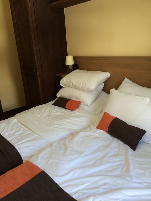Twin bed room