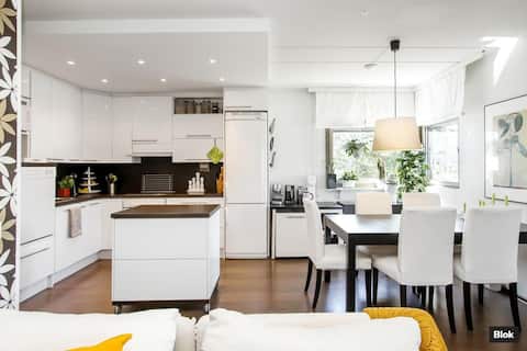 Private room nearby Metro station in modern Apt