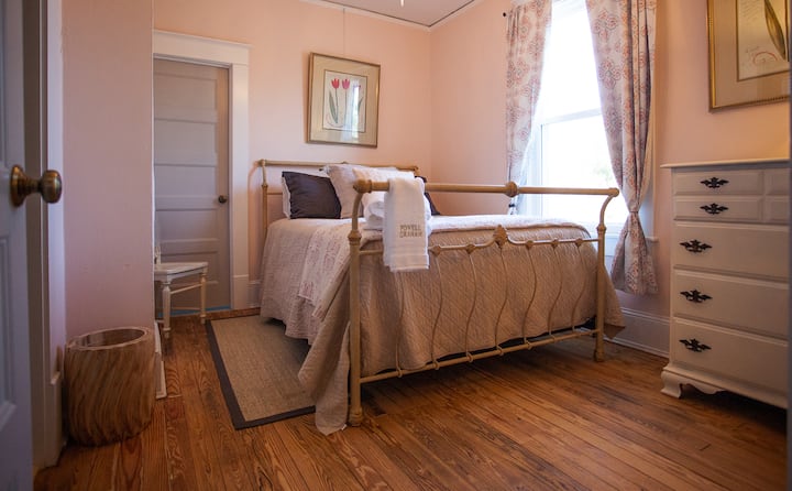 Back queen  bedroom w/ attached bath  ("Made for a princess')