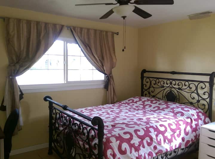 Comfortable room in Santa Clara
