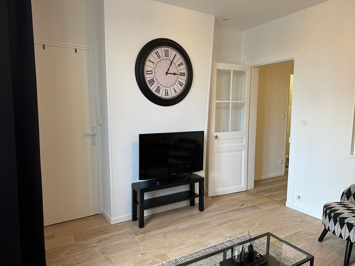 Walking around the city Apartments for Rent in Chartres, CentreVal