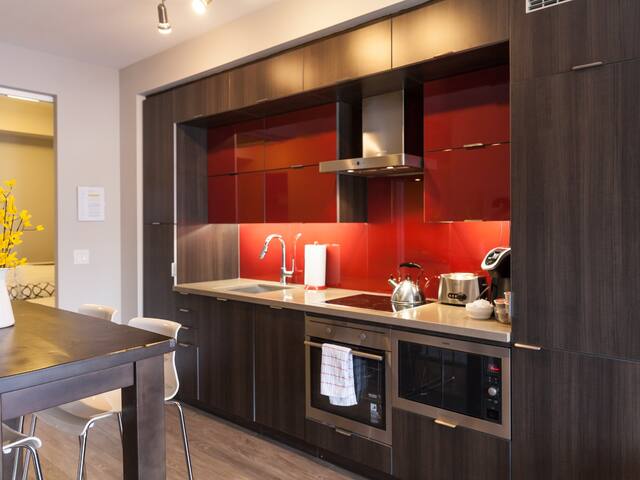 5 Star Location-CN Tower View-Parking gallery image 2