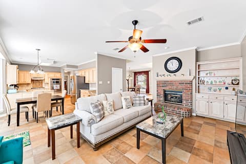 4BR, 2.5BA, sleeps 10, Carroll ISD•