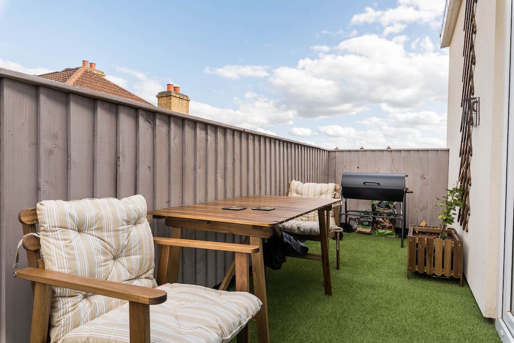 The balcony with City views and bbq