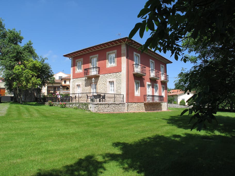 Casa y jardín