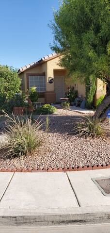 Beautiful Las Vegas home With pool and Hot tub gallery image 2