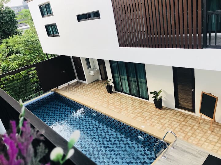 Warm White House - Pattaya